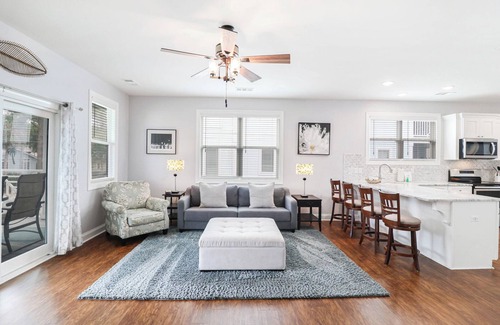 Tybee Island House | Summer Solstice – Private Elevator & Walk to Parks, Shops & Beach!
