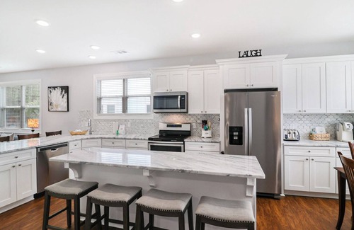 Tybee Island House | Summer Solstice – Private Elevator & Walk to Parks, Shops & Beach!