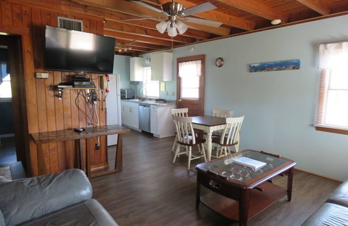 South Nags Head House | Summer Special/RIGHT ACROSS from OCEAN/Fenced yard/pet friendly