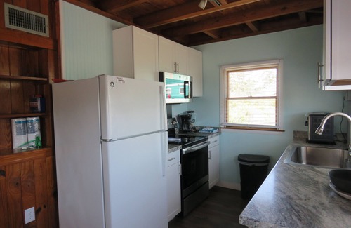 South Nags Head House | Summer Special/RIGHT ACROSS from OCEAN/Fenced yard/pet friendly