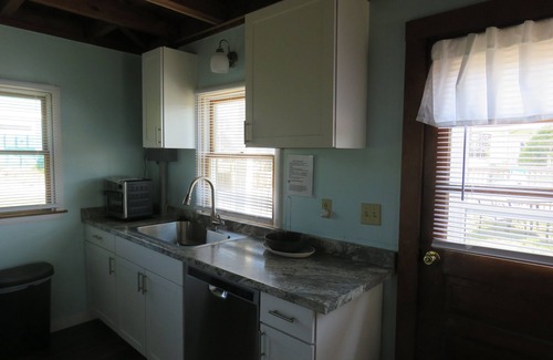 South Nags Head House | Summer Special/RIGHT ACROSS from OCEAN/Fenced yard/pet friendly
