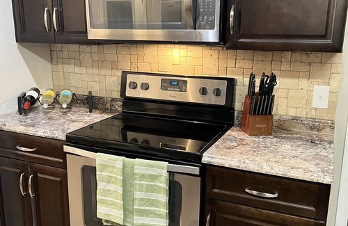 Whitemarsh Island House | Summer spot! Fenced yard, firepit, gameroom & 10 min to RiverStreet