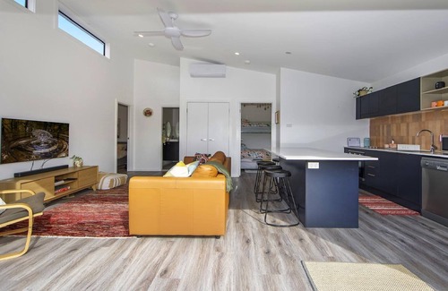 Ettalong Beach Apartment | SUMMER VIBES CABIN ETTALONG BEACH