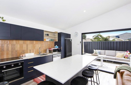 Ettalong Beach Apartment | SUMMER VIBES CABIN ETTALONG BEACH