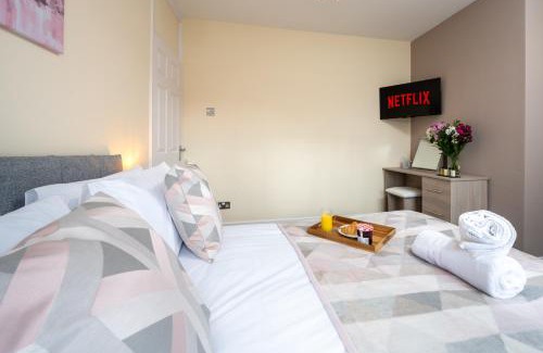 Solihull House | Summerfield House - Elegant house with garden near NEC, JLR, Solihull
