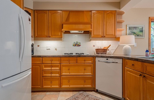 Old Town Historic District House | Summerhill House - Next to Queen Street