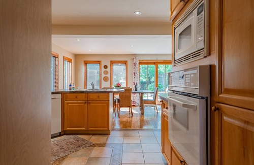 Old Town Historic District House | Summerhill House - Next to Queen Street
