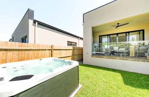 Diamond Beach House | Summerland 8