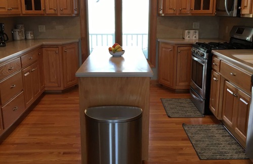 Bracey House | Summers Dream! Great Views - Flat Back Yard - Float Mat -Kayaks -Steps into Lake