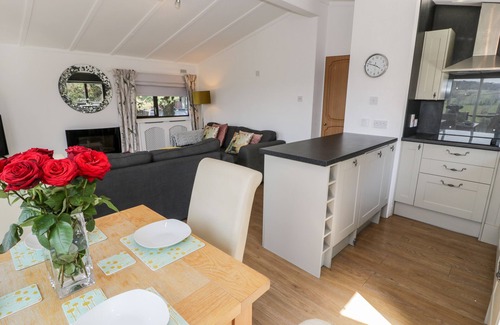 Rhyd-y-foel Cottage | SUMMERTIME LODGE, pet friendly, with a garden in Rhyd-Y-Foel