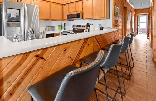 Snowshoe Apartment | Summit 204D 3BR/2BA Across From Village Great Views Free Parking WiFi