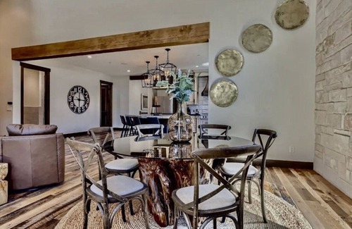 Copper Mountain House | Summit Grove Lodge ~ 5 King Suites, Ski in/out, Hot Tub, Movie Theater ~ Sleeps 26