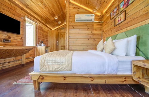 Lansdowne Hotel | Summit Jungle Resort