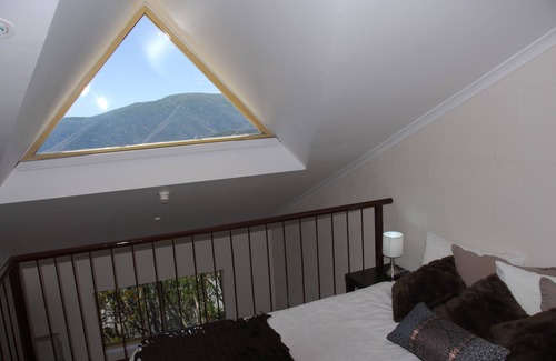 Falls Creek House | Summit Ridge Alpine Lodge