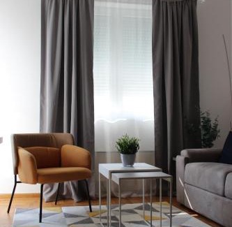 City Center Apartment | Summit rooms , Parking in garage