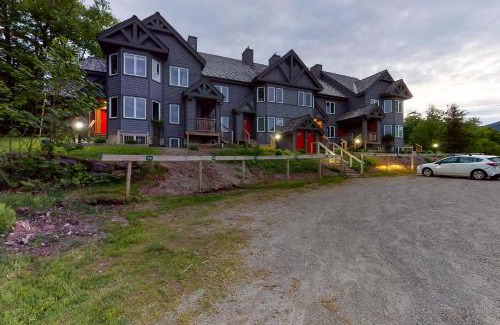 North Troy Apartment | Summit Solitude