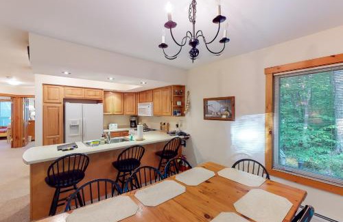 North Troy Apartment | Summit Solitude