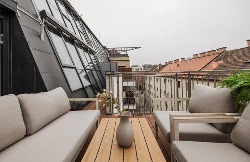 Ferencvaros Apartment | Summit Stay - Penthouse with Parking for Two