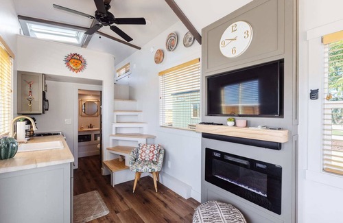 Apple Valley Apartment | Sun Catcher Summary: