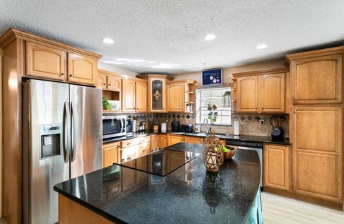 Pinellas Park House | Sun Coast Paradise: Fenced Terrace w/Pool, Spa. Gourmet Kitchen/Game Room Pets OK
