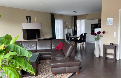 Michendorf Apartment | Sun-drenched apartment with large terrace for up to 6 guests near Potsdam and Berlin