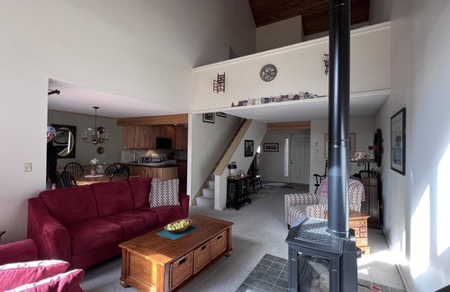 Wilmington House | Sun-filled retreat on Haystack Golf Course