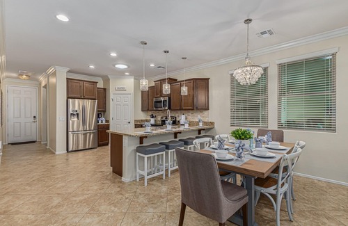Sun City House | Sun, Fun, Hot Pool Sleeps 8, Workspace!