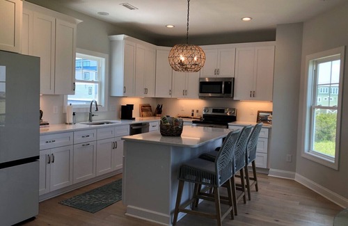 Holden Beach House | Sun-Kissed Mermaid - A Beautiful 2nd Row Home