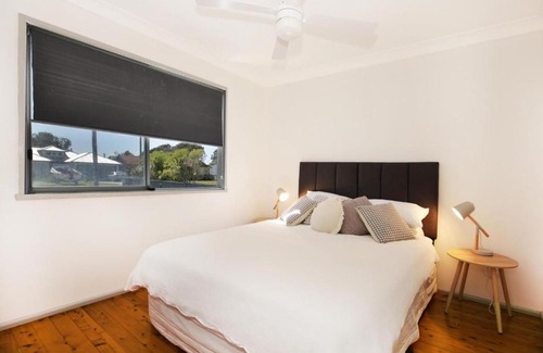 Culburra Beach House | Sun Shack at Culburra I Pet Friendly I 3 Min Walk to Beach