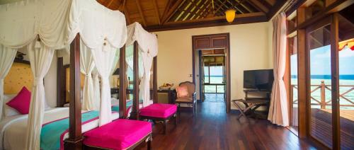 Vilu Reef Resort | Sun Siyam Vilu Reef with Free Transfer