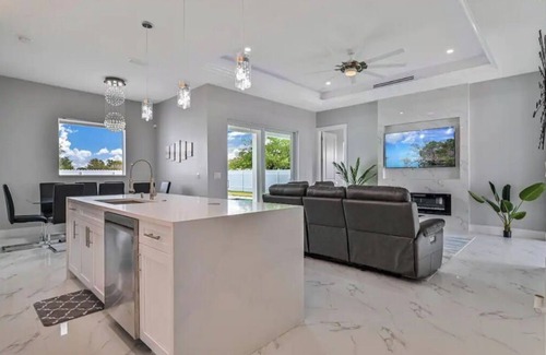 Diplomat House | Sun Soaked 4 Bedroom *Heated* Pool Home -BRAND NEW