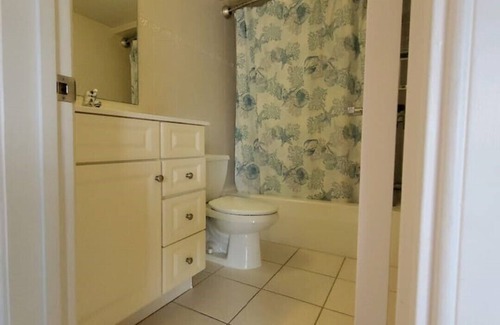 North End Apartment | Sunbeach Condo 900 Wesley Avenue Unit 109
