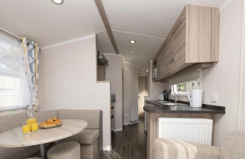 Looe House | Sunbeam Caravan by Belvilla