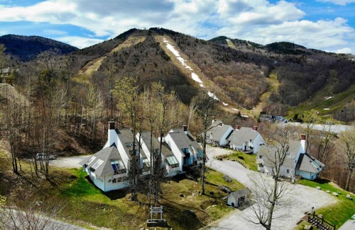 Central Vermont- Killington Apartment | SunBear- AC, Pool, Game Room, Fireplace, Hiking!