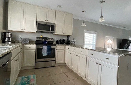 Ocean City House | Sunburst on 16th A Block from the Beach and Boardwalk! 2 Car Garage Ocean View