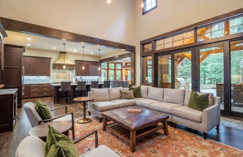 Cle Elum House | Suncadia 5 Bdrm Elegant Home near Golf Course, Covered Patio and Hot Tub