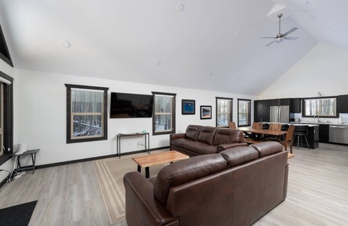 Valemount House | Sundance Cabin Rental - Pet Friendly!