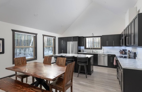 Valemount House | Sundance Cabin Rental - Pet Friendly!