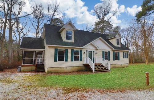 Chincoteague House | Sundance - In town with screened porch!