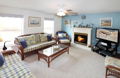 Chincoteague House | Sundance - In town with screened porch!
