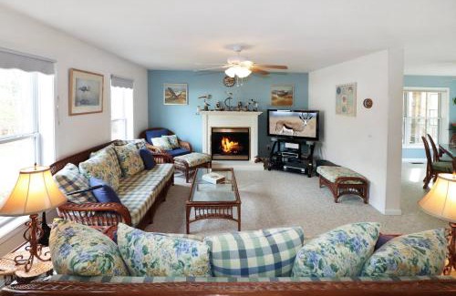 Chincoteague House | Sundance - In town with screened porch!