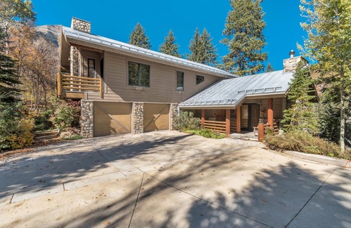 Sundance Cabin | Sundance Splendor: 5-Bed Cabin Oasis with Majestic Mountain Views
