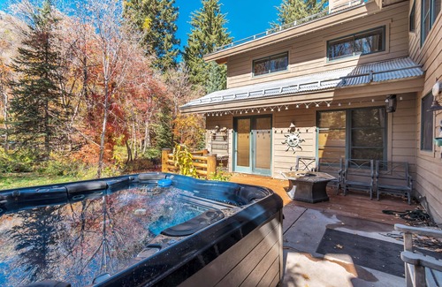 Sundance Cabin | Sundance Splendor: 5-Bed Cabin Oasis with Majestic Mountain Views