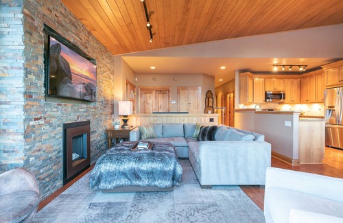 Truckee House | Sundial Retreat at Tahoe Donner - 2BR Monthly Lease