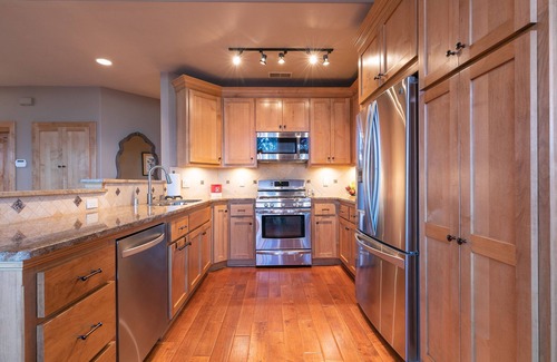 Truckee House | Sundial Retreat at Tahoe Donner - 2BR Monthly Lease