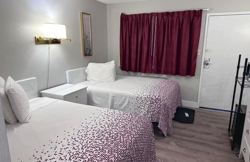 Eureka Hotel | Sundown Lodge