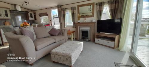 Skegness House | Sunflower 3 Bedroom Mini Lodge at Southview Holiday Park Skegness