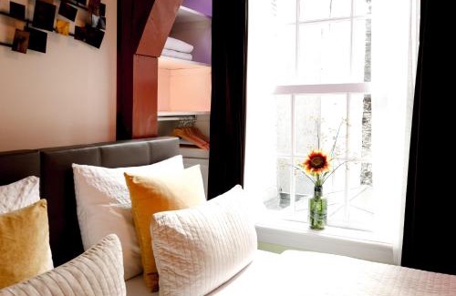 Burgwallen Nieuwe Zijde Bed & Breakfast | Sunflower Amsterdam