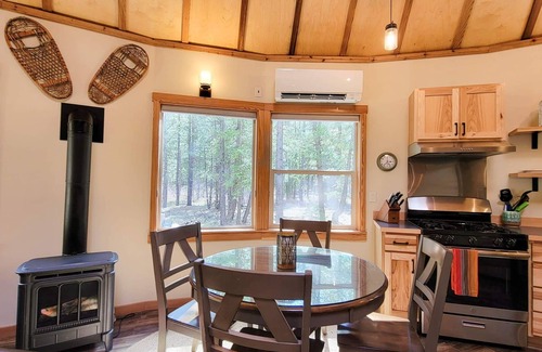 Mazama Cabin | Sunflower Yurt - Mazama special place