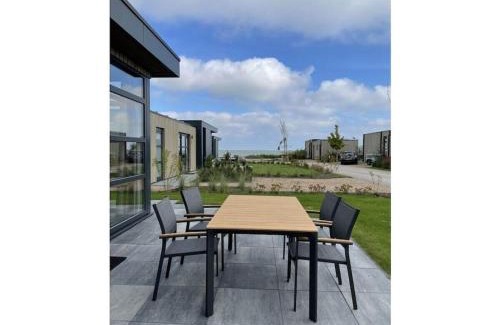 Enkhuizen Ski Chalet | "Sunkiss at the IJsselmeer"